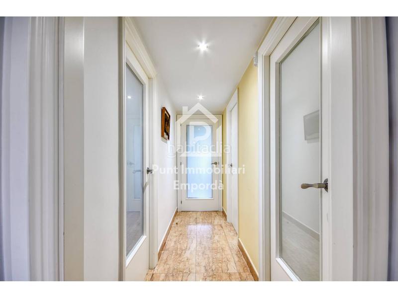 Foto e8e38401-b374-4468-8563-5e13ab26eeb8. Piso  de 177m2 situado en edificio máximo en Creu de la Mà Figueres