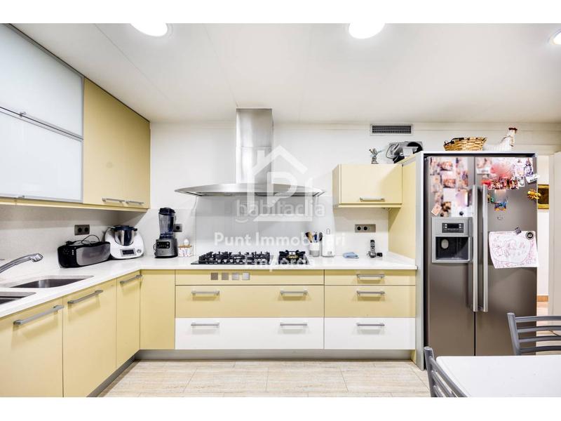 Foto f79b22ce-2a94-4ad9-99bd-e0caad121c76. Piso  de 177m2 situado en edificio máximo en Creu de la Mà Figueres