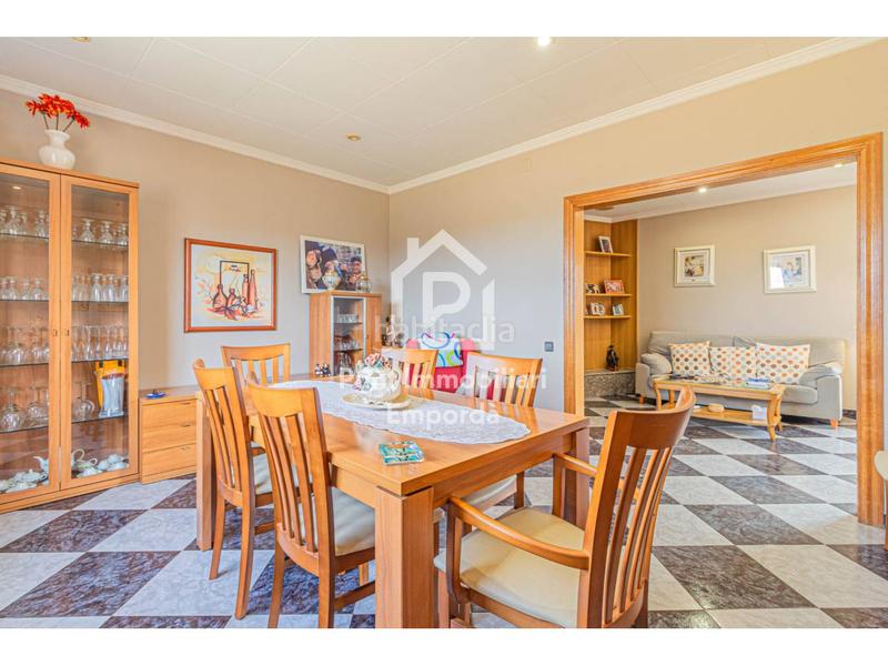 Foto cc7786a1-c505-4029-a8c7-0a05f2b47a0b. Duplex dans Eixample-Horta Capallera Figueres