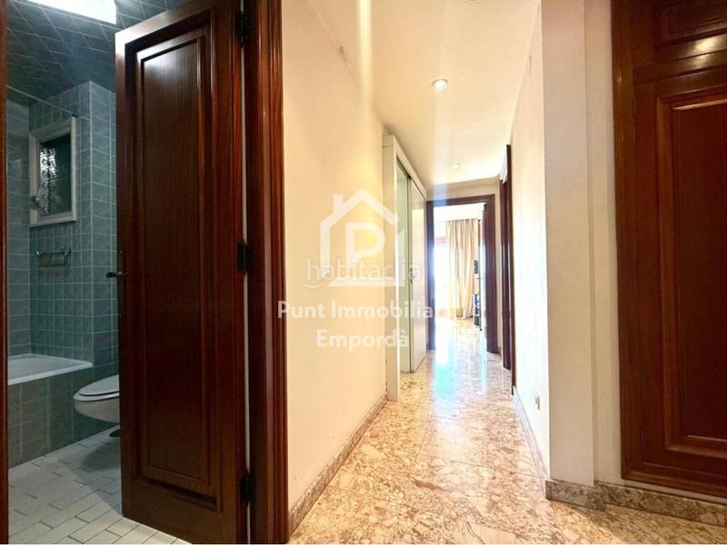 Foto 43a61156-eb84-4237-9153-d17cc5a83bf0. Appartement avec parking dans Centre Figueres