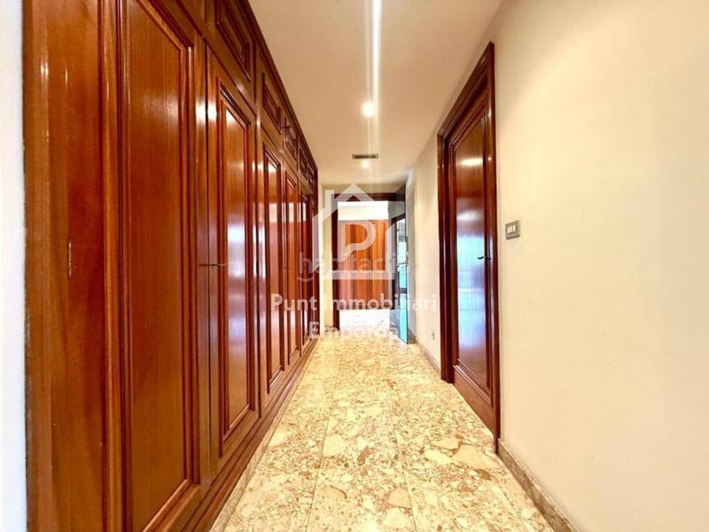 Foto 776d8e27-a5bc-484f-b64d-3d32dc4d6bd1. Appartement avec parking dans Centre Figueres