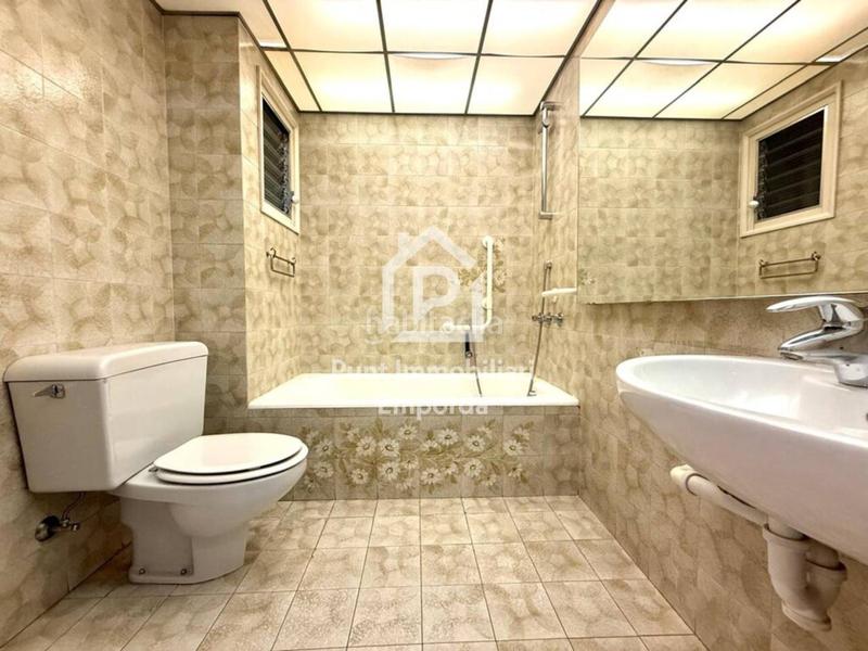 Foto b7cfe080-6699-45fa-889e-c11d94c3ba0a. Appartement avec parking dans Centre Figueres