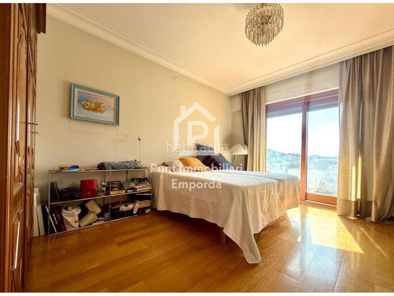 Foto fd6e245b-37ea-4c2f-82e5-5816016bbc24. Appartement avec parking dans Centre Figueres