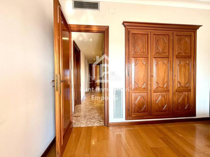 Foto fe7db104-175e-4670-9533-340eba323c17. Appartement avec parking dans Centre Figueres