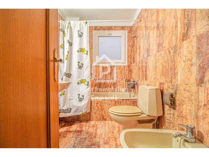 Foto 259827e8-b61a-4303-83fc-d04620488c96. Flat with heating in Centre Figueres