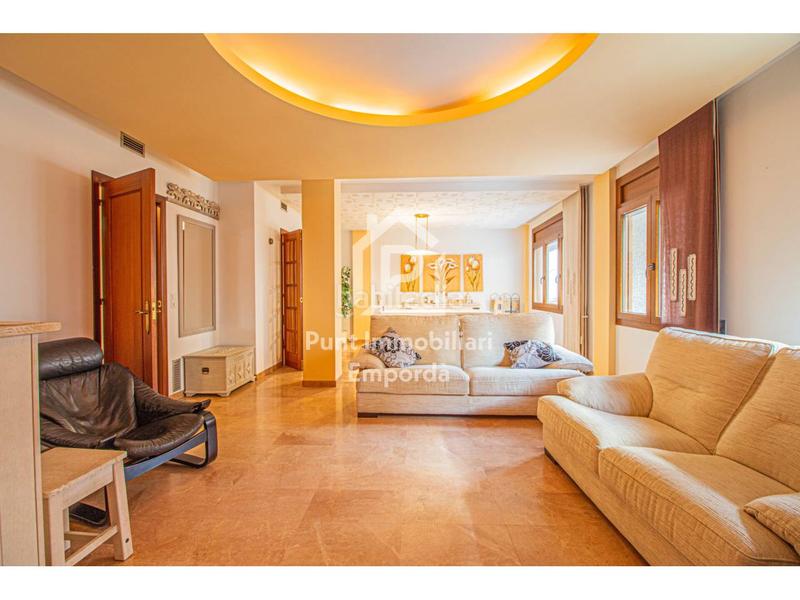 Foto acb51af7-2c74-4fca-b654-fd63e4491464. Flat with heating in Centre Figueres