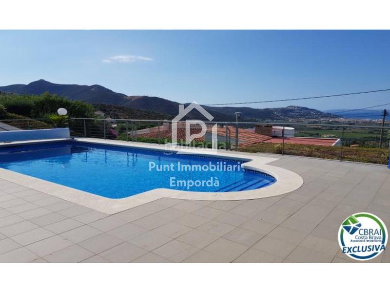 Foto 4218eba6-0925-48c0-b27b-0a860477d063. Haus mit pool in Nord Roses