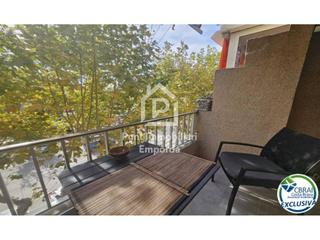 Apartament  Fages de climent. Apartamento luminoso en el centro de empuriabrava