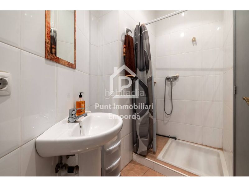 Foto 58ae89a6-f82c-4ed4-8626-f6a4dd695e70. Local comercial a Eixample-Horta Capallera Figueres