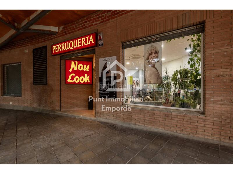 Foto f7b9ce5a-f7a6-48a6-aac4-87305b38180e. Local comercial a Eixample-Horta Capallera Figueres
