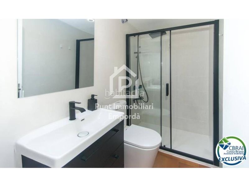 Foto 1c6f6f90-ef9c-49bf-825f-eeac720cf6e9. Apartament amb piscina a Requesens Empuriabrava