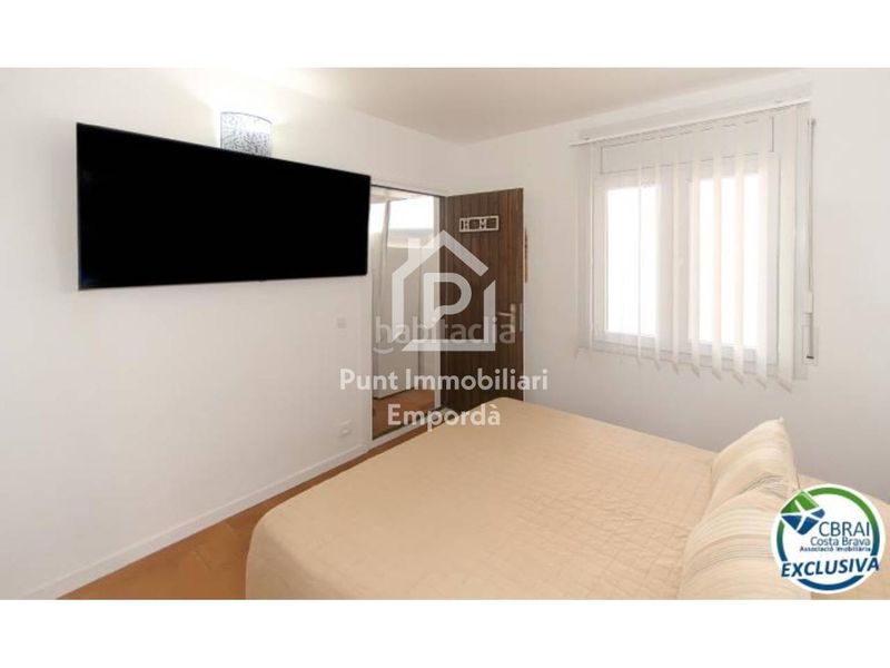 Foto 5245b00f-f749-4933-bc3c-e92b4904c775. Apartament amb piscina a Requesens Empuriabrava