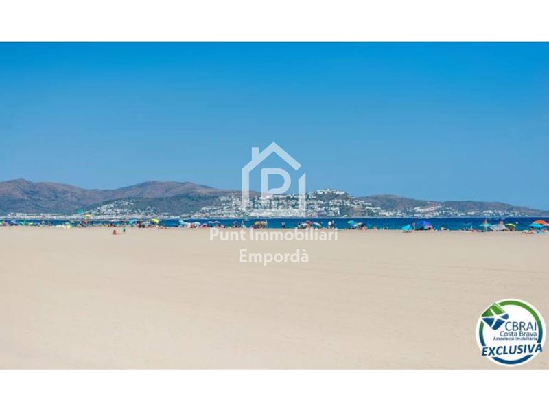 Foto c41f8dd3-81e3-41a7-9fb7-dd6200720f5a. Apartament amb piscina a Requesens Empuriabrava