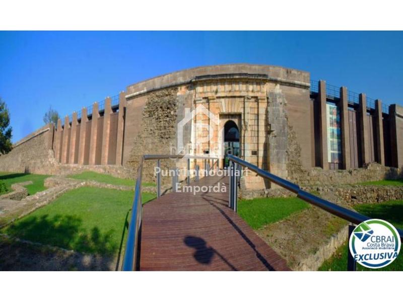 Foto a504e2fd-a8f8-449c-b43f-95bf9608d713. Haus mit parking in Centre Roses