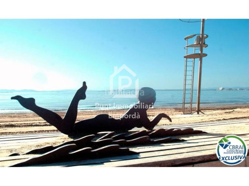 Foto d0ef2190-ceb0-4ef6-b038-b45f6276ee60. Haus mit parking in Centre Roses