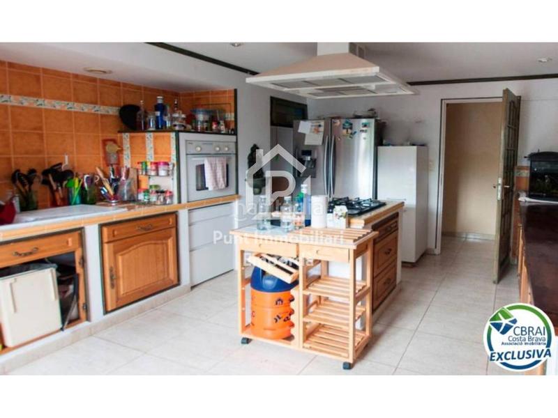 Foto d23694bc-9c25-46c7-b237-881e16c7e1e3. Haus mit parking in Centre Roses