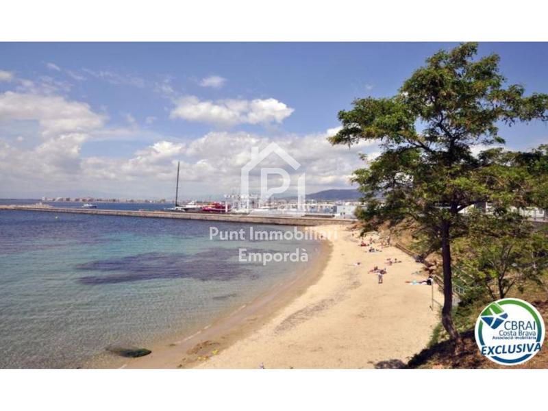 Foto f1fbab28-b2ff-4315-a266-0ef94b620fbf. Haus mit parking in Centre Roses