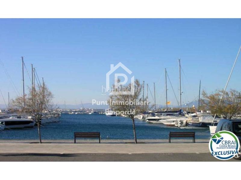 Foto fa8f6d29-4d09-4bee-9a8a-c674d1a30af2. Haus mit parking in Centre Roses