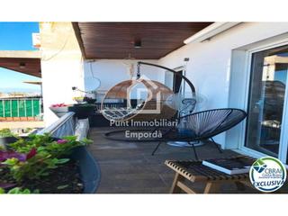 Appartement  Llevant. Ático completamente reformado en venta en el centro de roses, ce