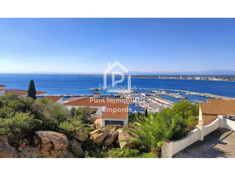 Foto d2756fad-6373-4070-a12a-b68c5f3f9164. Piccolo appartamento con parcheggio in Puig Rom-Canyelles-Almadrava Roses