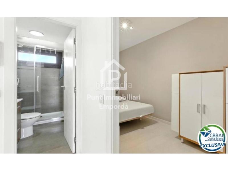 Foto 97cadaf7-3160-4fff-a82d-40b9601436ec. Pis amb piscina a Salins - Cavall de Mar Empuriabrava