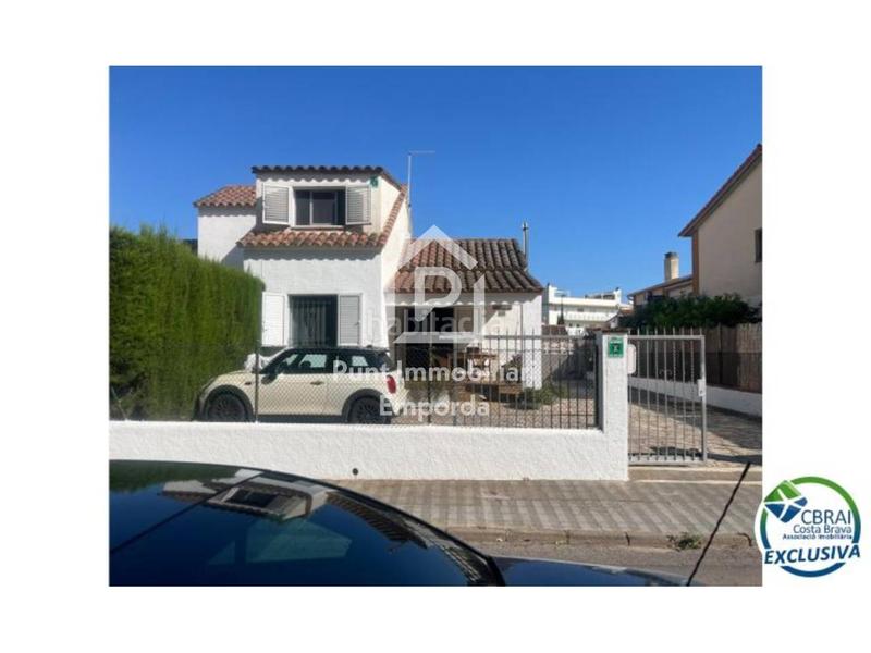 Foto 38cbfe0c-1e72-4343-830b-5b86b1db9ec1. Maison avec parking dans Nord Roses