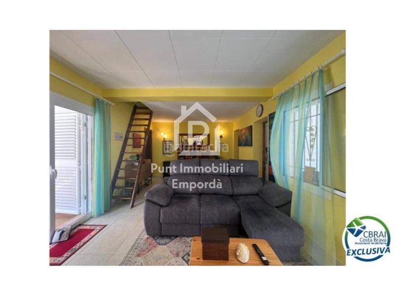 Foto 490d919d-271a-4510-b45d-b6e3d2a9132d. Maison avec parking dans Nord Roses