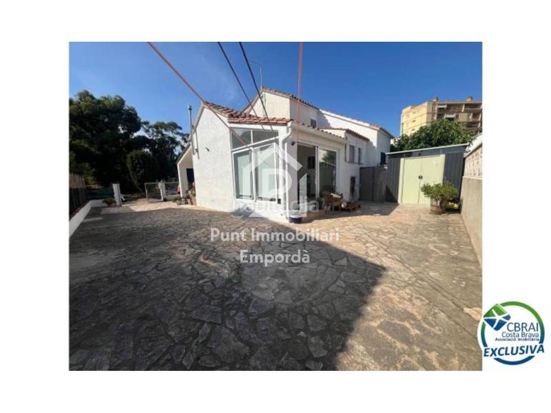 Foto 5e7d040e-d571-4486-8525-1a624f88ea8e. Maison avec parking dans Nord Roses