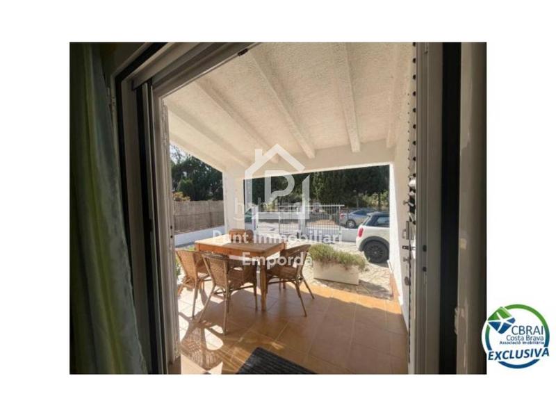 Foto dc58eb7e-1bf9-4e85-89f9-2e392c418b78. Maison avec parking dans Nord Roses