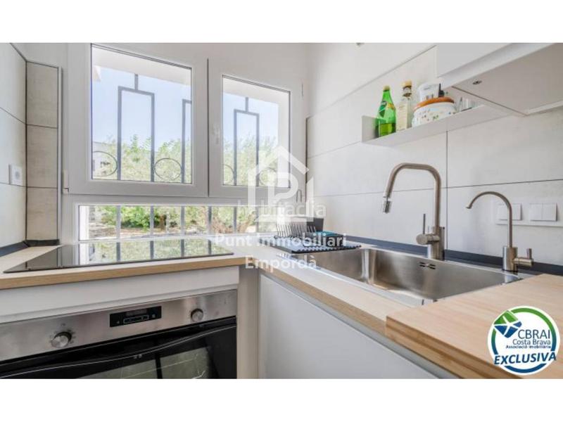 Foto 8c82aef1-f5f2-490a-887b-3a526986ba40. Casa con parcheggio in Nord Roses