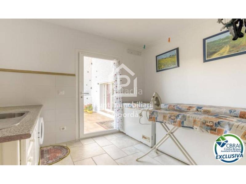 Foto 026a26a1-d7ab-4729-b69d-11ad1b80e51a. Casa villa mediterránea con alma, vistas espectaculares y una oportunidad de inversión única en Roses