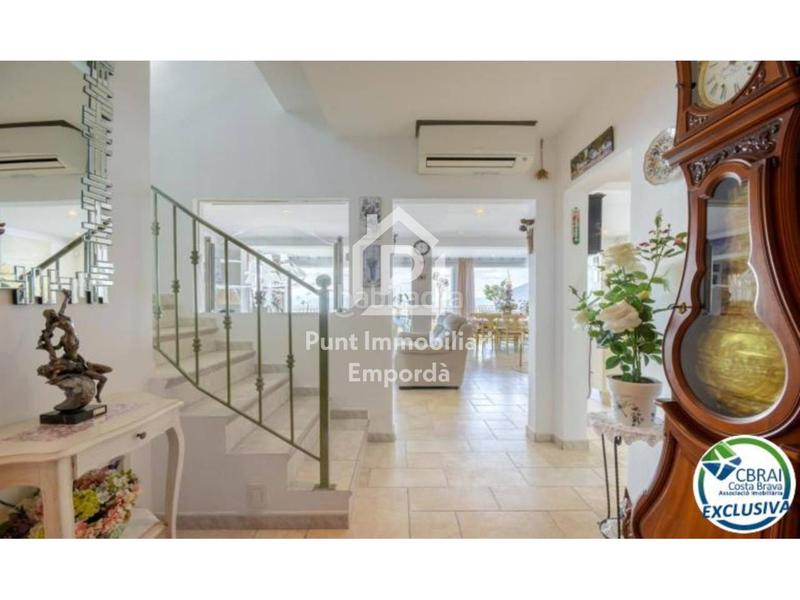 Foto 18bc1ef5-ed8f-4ff1-8f2f-46355edc5a97. Casa villa mediterránea con alma, vistas espectaculares y una oportunidad de inversión única en Roses