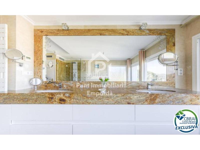 Foto 2b982c37-91b5-439a-9e76-1fbd31c65f1a. Casa villa mediterránea con alma, vistas espectaculares y una oportunidad de inversión única en Roses