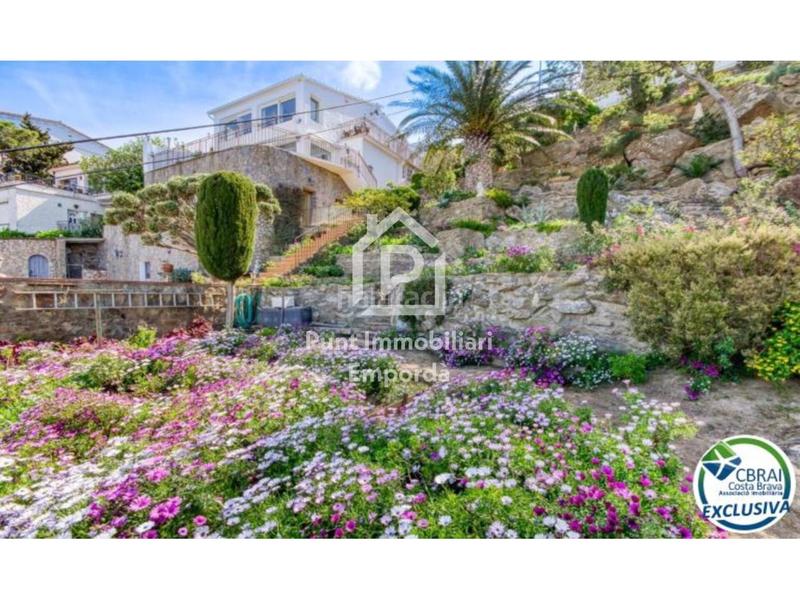 Foto 53ba54a0-d0cd-405b-8dd5-e4c9a7e15f14. Casa villa mediterránea con alma, vistas espectaculares y una oportunidad de inversión única en Roses