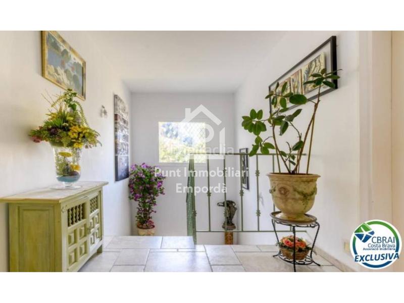 Foto 89f16162-355a-4b34-986c-3c19b455a17f. Casa villa mediterránea con alma, vistas espectaculares y una oportunidad de inversión única en Roses