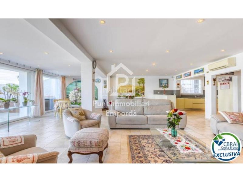 Foto 9eea6075-4ba9-4d06-b54f-7a6f272f4b0c. Casa villa mediterránea con alma, vistas espectaculares y una oportunidad de inversión única en Roses