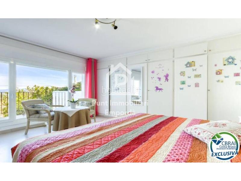 Foto b12b5561-1aa8-4911-b8e9-0a2d15508d6c. Casa villa mediterránea con alma, vistas espectaculares y una oportunidad de inversión única en Roses