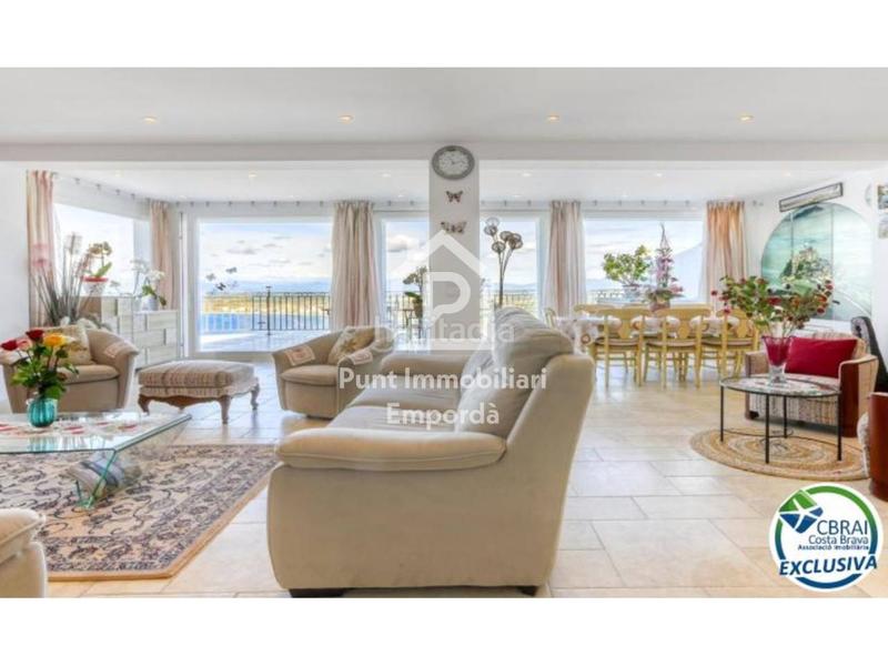 Foto b40ca02c-aa9a-459a-83af-fe64dec98ea5. Casa villa mediterránea con alma, vistas espectaculares y una oportunidad de inversión única en Roses