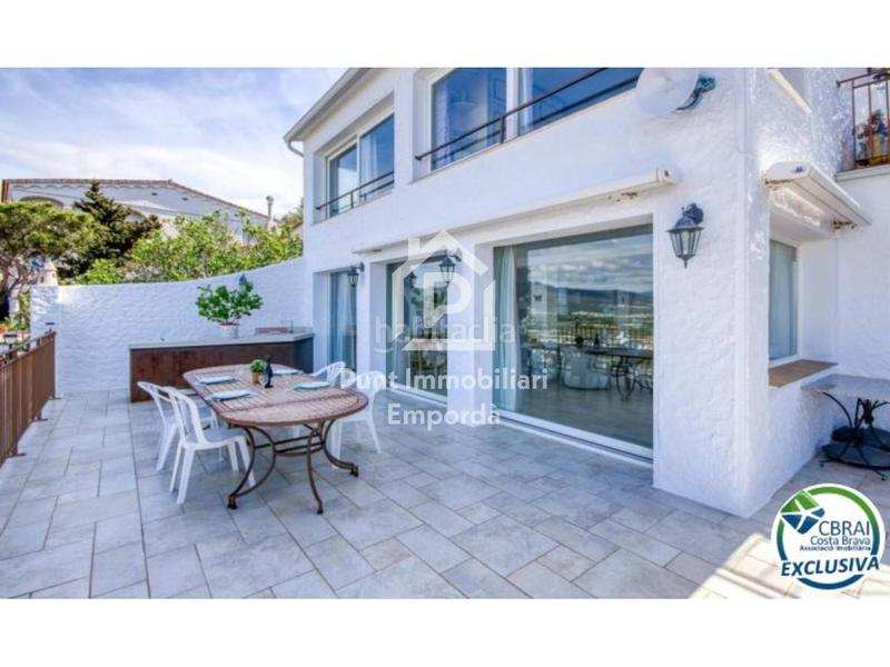 Foto bc5b0be0-7431-4c58-96f1-f2dd6b3a3def. Casa villa mediterránea con alma, vistas espectaculares y una oportunidad de inversión única en Roses