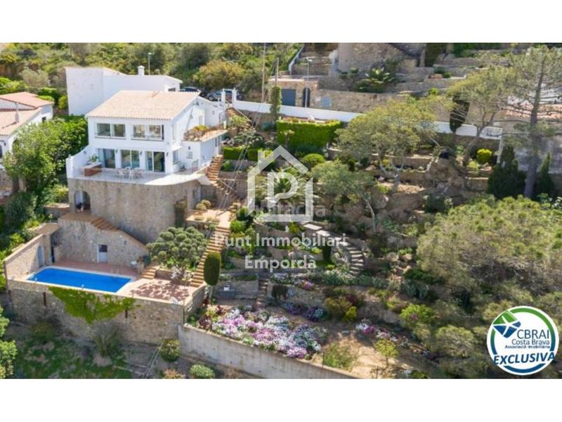 Foto c97124ba-fc2b-4482-8c88-aa13ec68e1b8. Casa villa mediterránea con alma, vistas espectaculares y una oportunidad de inversión única en Roses