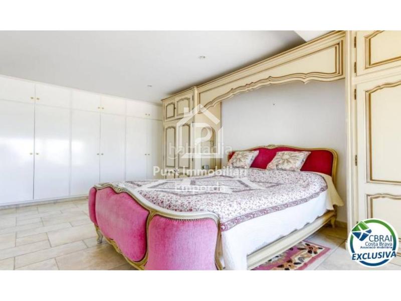 Foto ce5565eb-e557-4bd4-853a-c94e89578507. Casa villa mediterránea con alma, vistas espectaculares y una oportunidad de inversión única en Roses