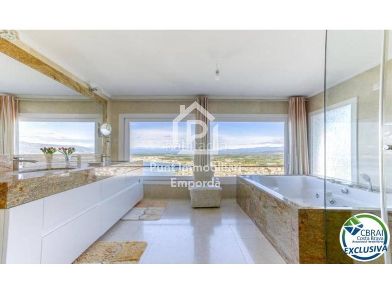 Foto d6ac41a6-60f8-4896-9888-8a10fe1de341. Casa villa mediterránea con alma, vistas espectaculares y una oportunidad de inversión única en Roses