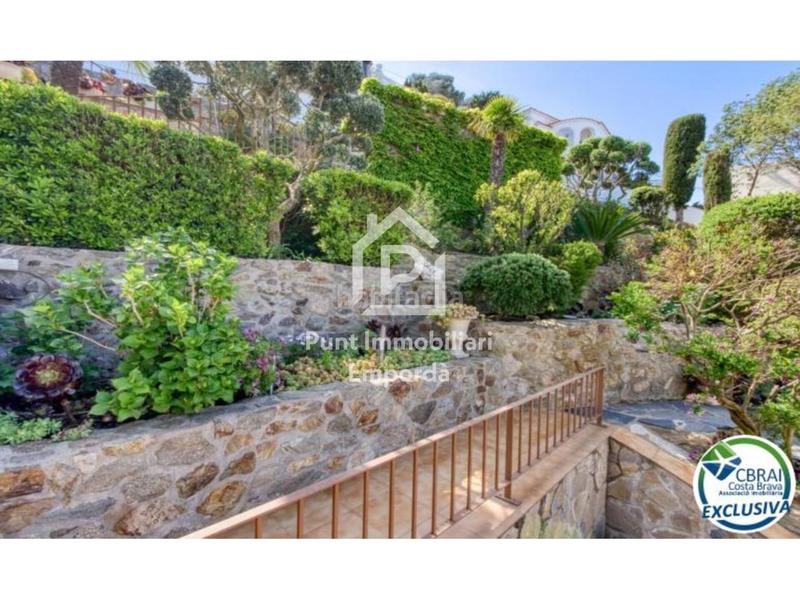 Foto d8ade5b0-c21e-4e5c-ae04-411bb7bc6d8a. Casa villa mediterránea con alma, vistas espectaculares y una oportunidad de inversión única en Roses