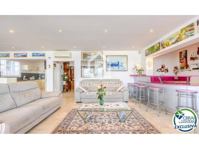 Foto df056743-9895-433b-818f-3366107b4707. Casa villa mediterránea con alma, vistas espectaculares y una oportunidad de inversión única en Roses