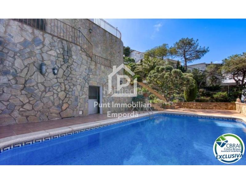 Foto e3295d7d-3dc5-4ac1-b29a-b8ef2c0f2c80. Casa villa mediterránea con alma, vistas espectaculares y una oportunidad de inversión única en Roses