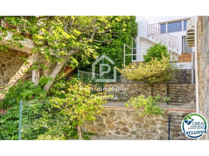 Foto f4ae963f-2409-4c35-a1a3-319f88064894. Casa villa mediterránea con alma, vistas espectaculares y una oportunidad de inversión única en Roses