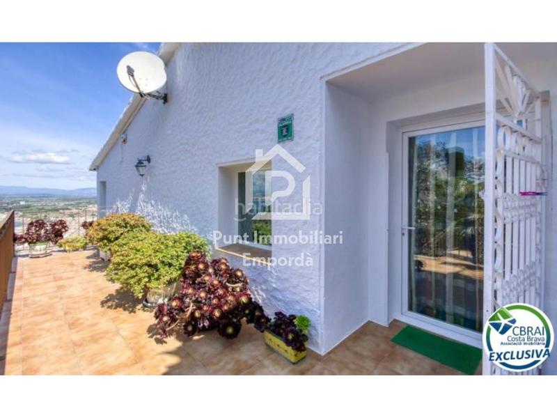 Foto fcfd8c9c-d6a1-419b-9493-9470a77a650f. Casa villa mediterránea con alma, vistas espectaculares y una oportunidad de inversión única en Roses