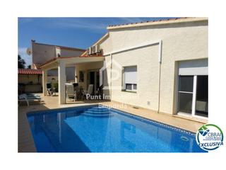 Maison  Sector montgri 310. Encantadora y moderna casa de un solo nivel con gran terreno y p