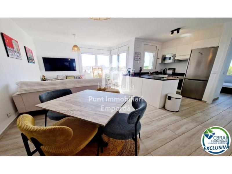 Foto 2f95bc7e-5433-4e20-8176-6d5bf240e03e. Apartamento  de 2 habitaciones con parking, amarre y trastero en Empuriabrava