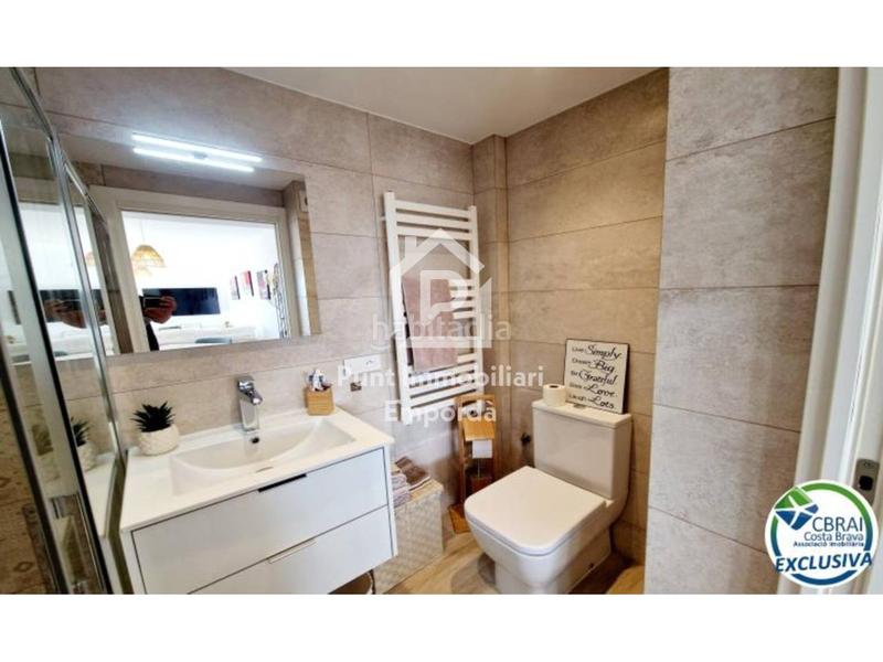 Foto 72a60d9d-a8b5-447f-a3db-5f31366294b5. Apartamento  de 2 habitaciones con parking, amarre y trastero en Empuriabrava